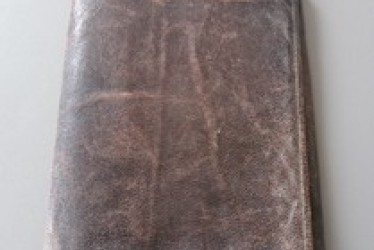Portefeuille de Szaja Szarfsztejn, lors de son assassinat, qui comprenait des photographies de sa fille ainsi que la dernière lettre de son épouse.